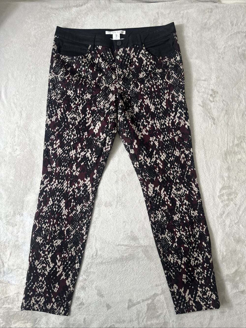 Trina Turk Women’s Size 10 Printed Skinny Pants Black Burgundy Stretch Ankle